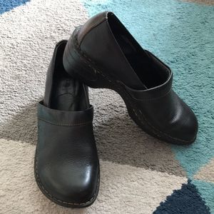 Born Black Leather Clogs Sz 8